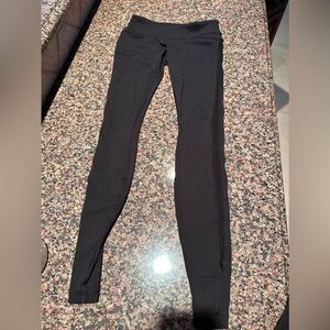 Low rise 27 inch inseam retro style size 4. Can fit size 2 leggings